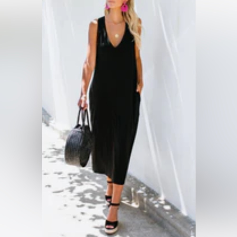 Black keyhole black midi dress